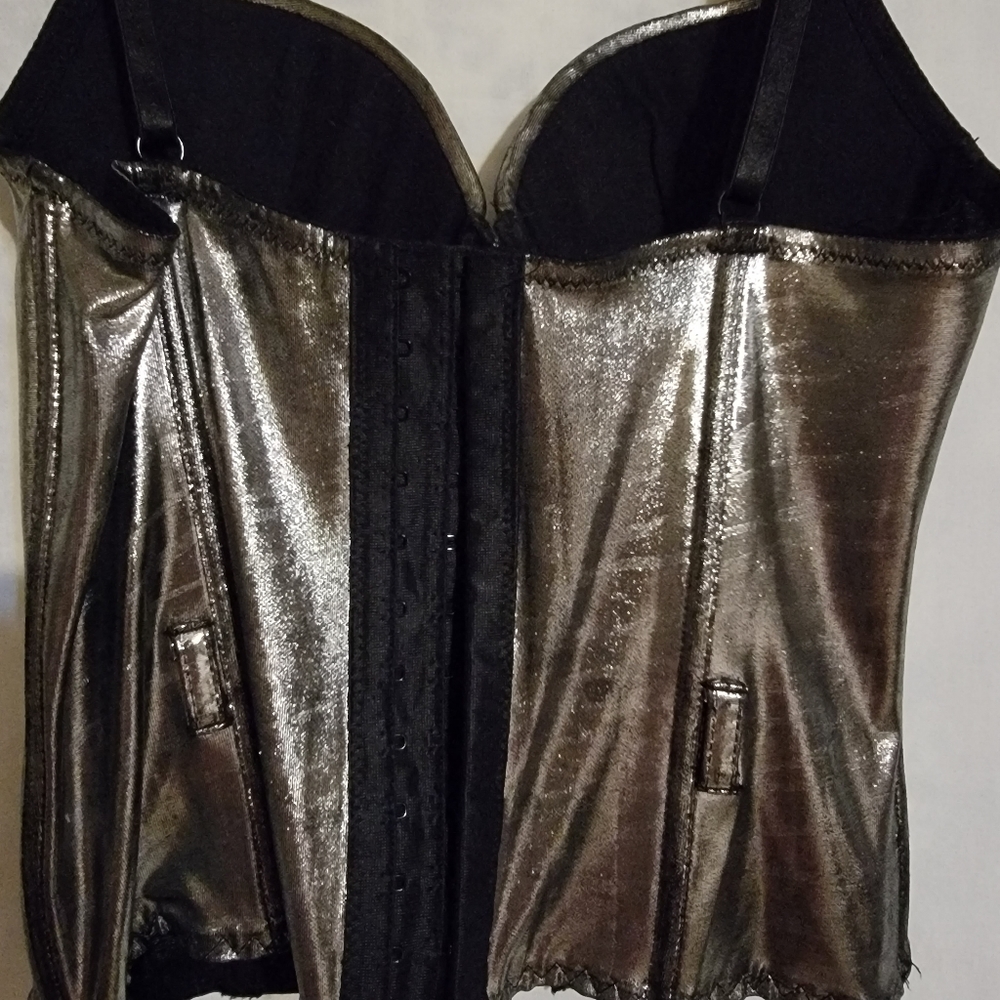 Top - Picture 2 of 4